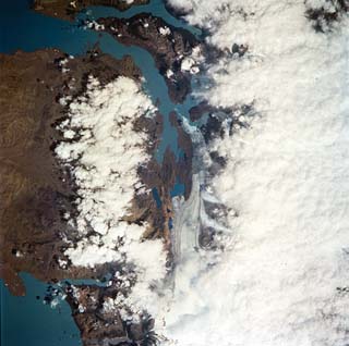 Mountains, glacier flow tracks and lake, glacial bits.